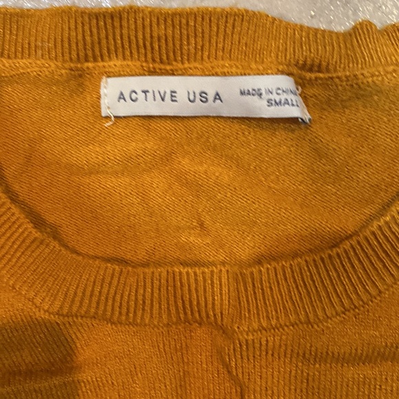 Mustard yellow sweater - Picture 2 of 4
